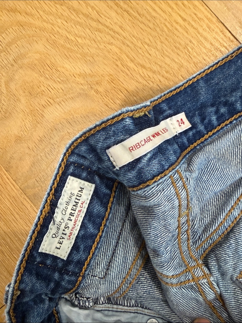 LEVI’S - Picture 2 of 2